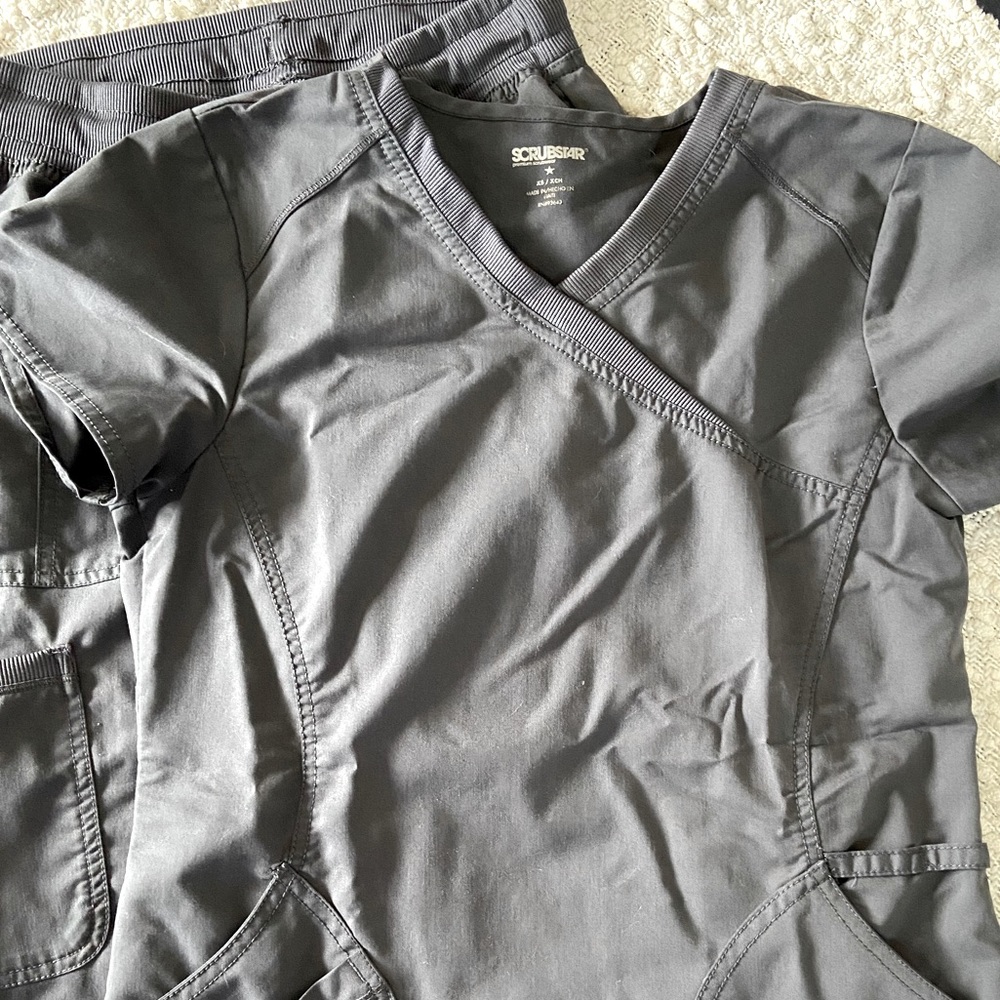 Womens ScrubStar Grey Scrubs Set.  XS